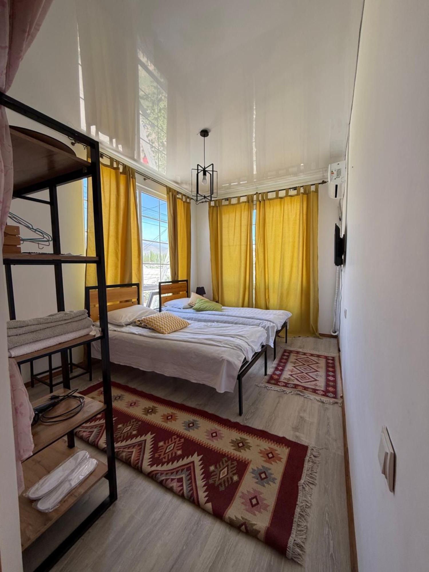 Family Guest House Чолпон-Ата Екстериор снимка